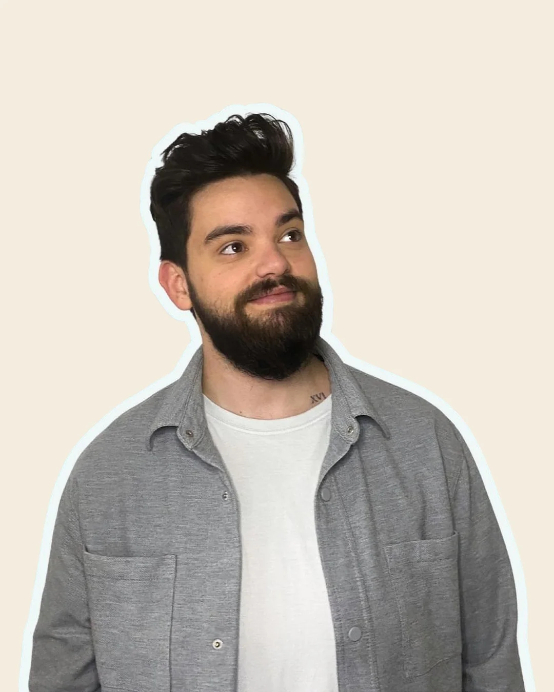 Florian Loustalet, diététicien nutritionniste, en chemise grise, souriant.